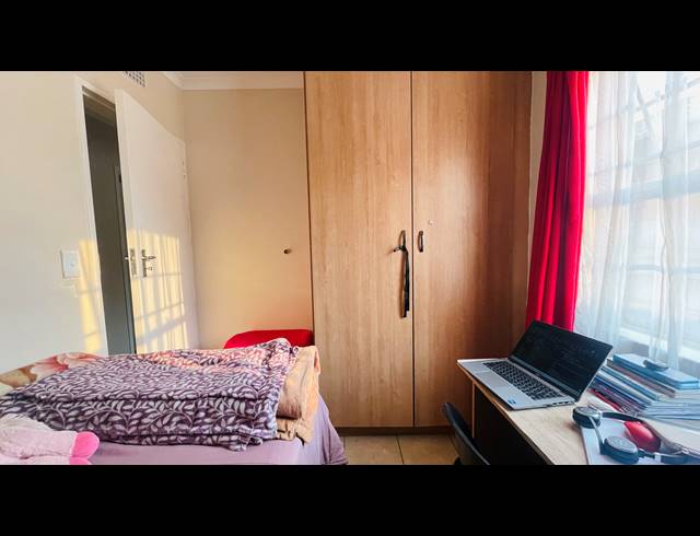 3 BEDROOM FREEHOLD FOR SALE IN THATCH HILL ESTATE